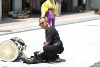 この方　今　世界中が気にしているお国のご長男に似ていませんか。善通寺にいたんですね。